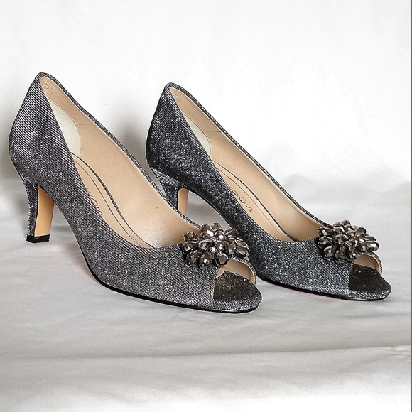 NWOT/Box Caparros Melissa Mercury Glimmer Crystal Embellished Heels Sz 7 Silver - Picture 2 of 8
